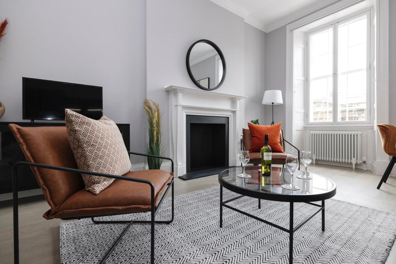 Joivy Luxurious Apt On Notable George Street 에든버러 외부 사진