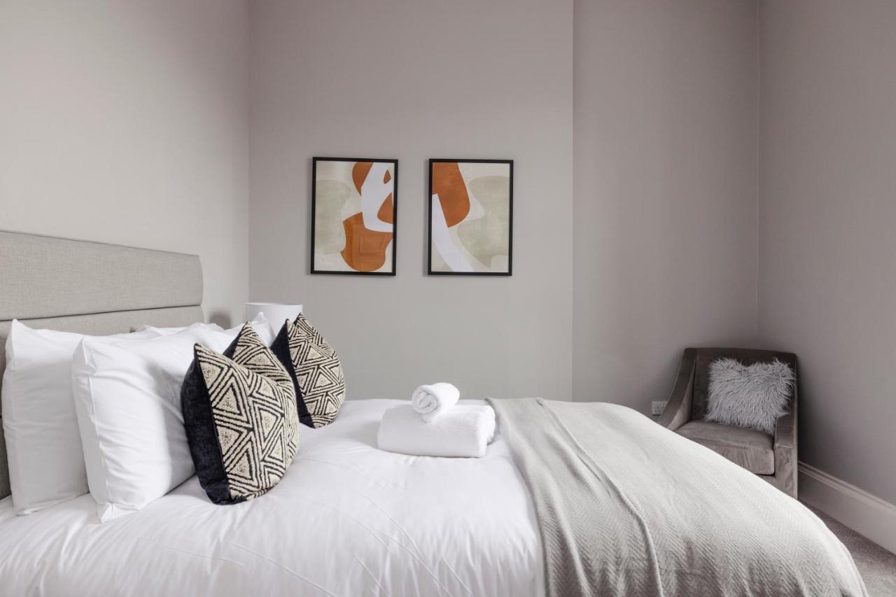 Joivy Luxurious Apt On Notable George Street 에든버러 외부 사진